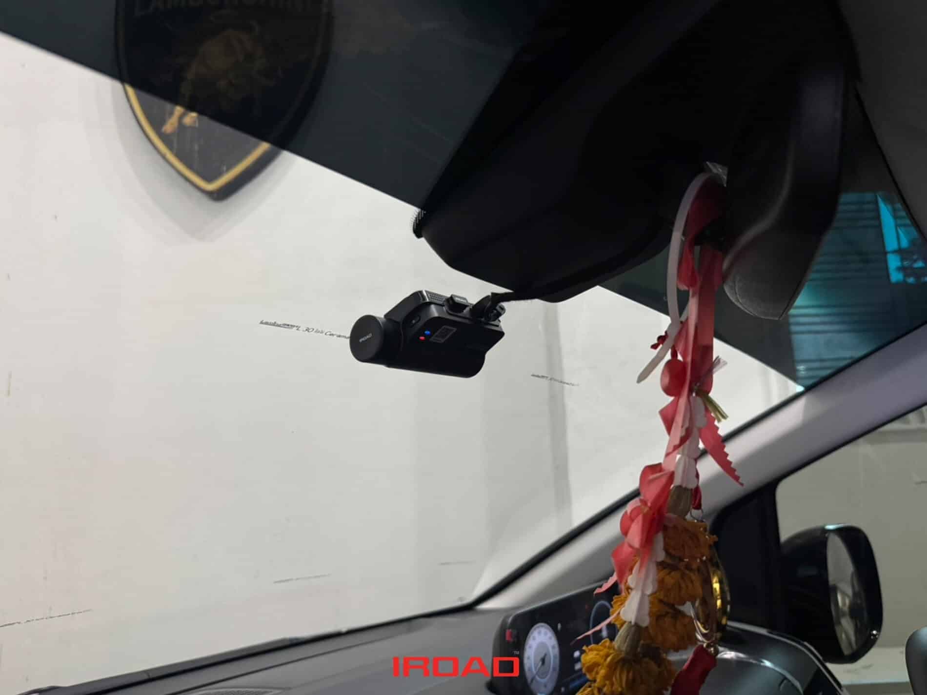 กล้องติดรถยนต์ กล้องบันทึกหน้า-หลัง IROAD FX2 PRO ติดตั้งในรถยนต์ HYUNDAI STARIA