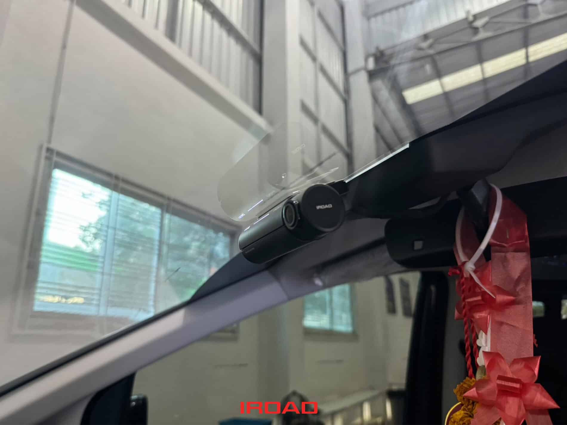 กล้องติดรถยนต์ ติดตั้งกล้องบันทึกหน้า-หลัง IROAD FX2 PRO ในรถ HYUNDAI STARIA