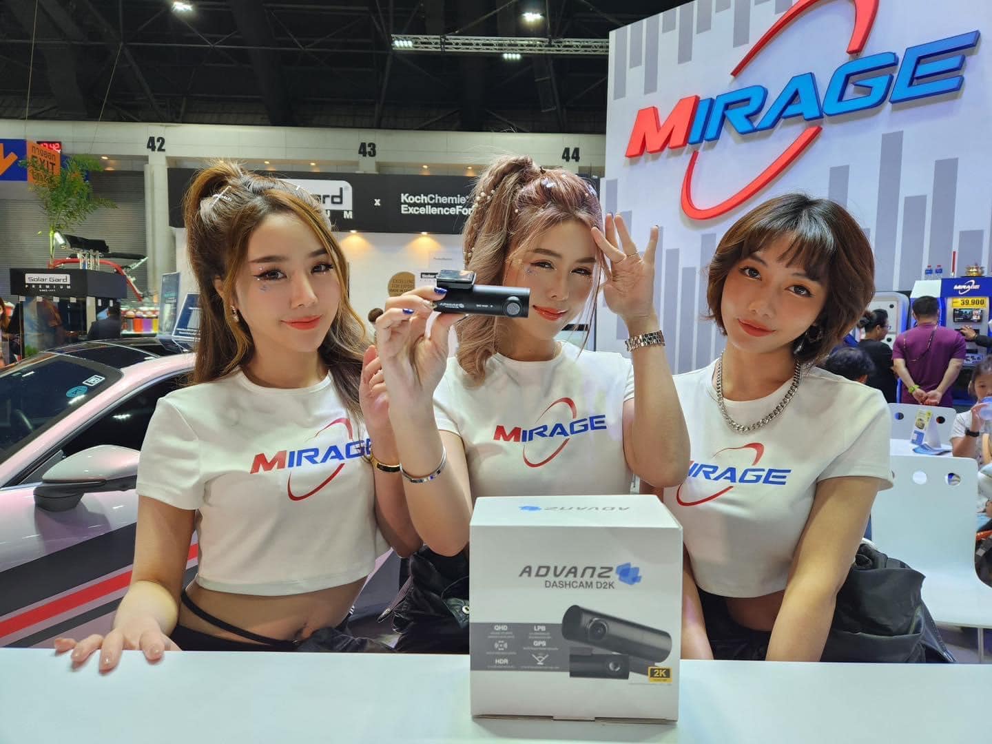 กล้องติดรถยนต์ สาวๆ MIRAGE AUDIO ในงาน MOTOR EXPO 2023 ถือกล้องติดรถยนต์ ADVAN2 DASHCAM D2K
