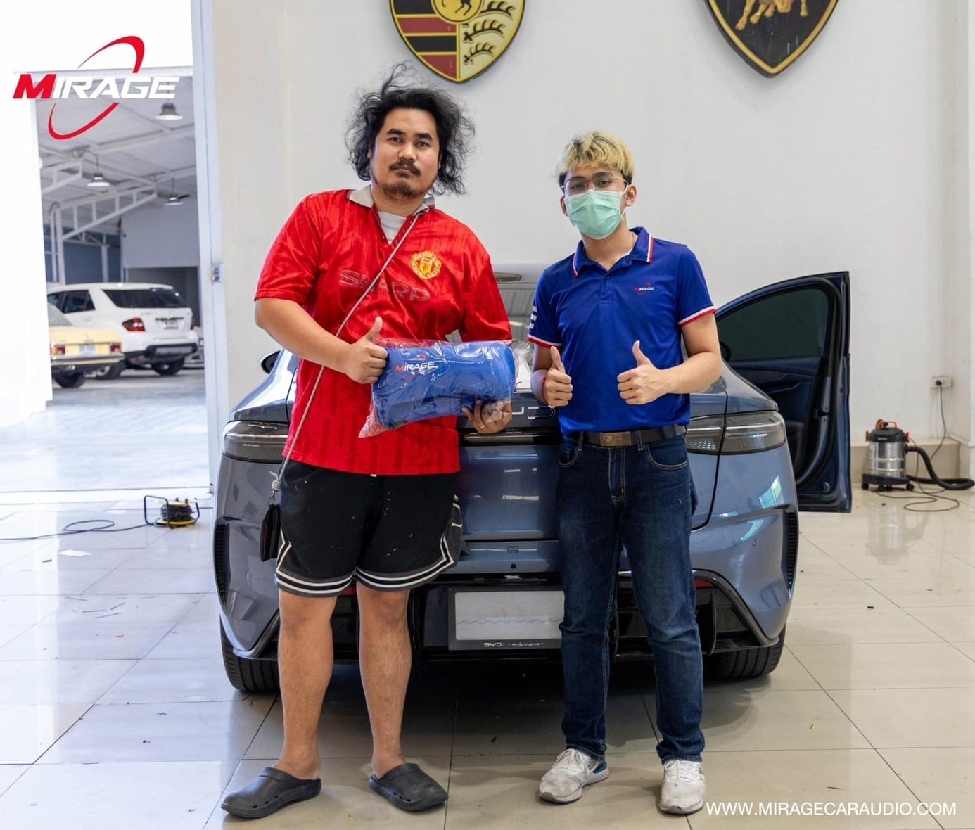 กล้องติดรถยนต์ ลูกค้าที่ MIRAGE EXPRO Motor Show 2024 รับของที่ระลึก หน้าร้าน MIRAGE Car Audio